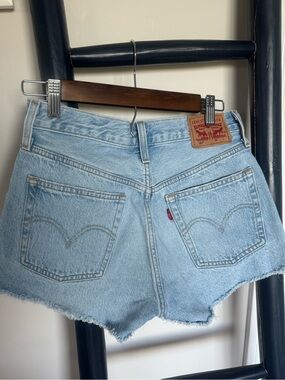 Women’s Levi's 501 cutoff denim shorts: Light Wash High-Rise button fly size 26